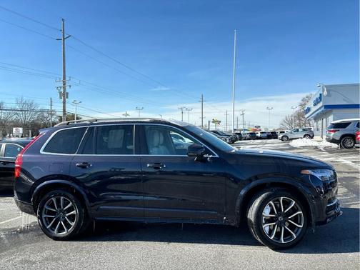 2019 Volvo XC90 T6 Momentum