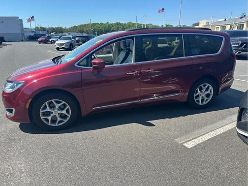 Velvet Red Pearlcoat 2017 Chrysler Pacifica Touring-L