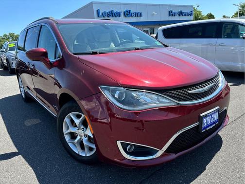 Velvet Red Pearlcoat 2017 Chrysler Pacifica Touring-L