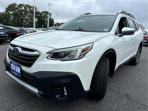 Crystal White Pearl 2022 Subaru Outback Touring