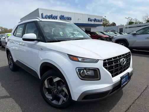 Lunar White 2023 Hyundai VENUE SEL