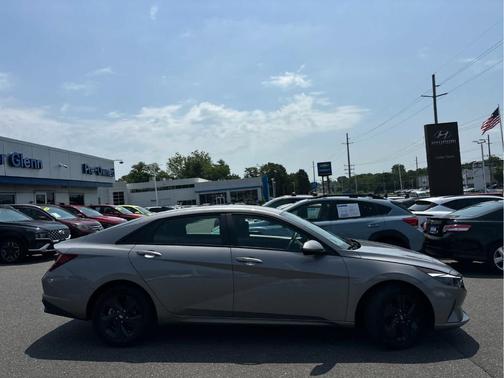 Metal 2023 Hyundai ELANTRA SEL