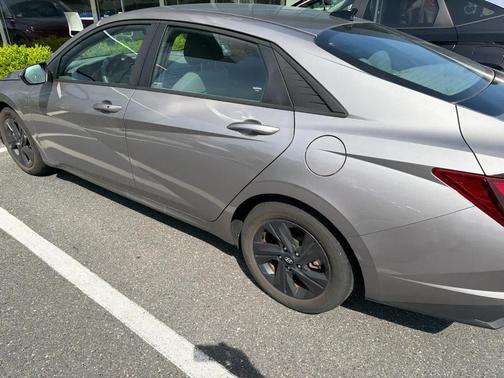 Metal 2023 Hyundai ELANTRA SEL