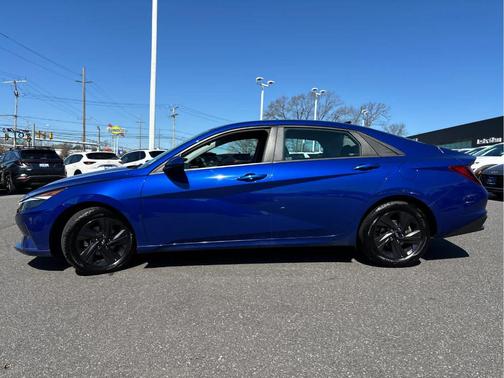 2022 Hyundai ELANTRA SEL