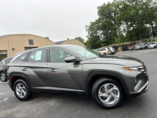 2022 Hyundai TUCSON SE