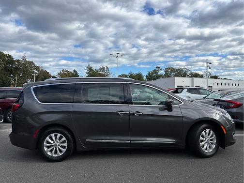 2018 Chrysler Pacifica Touring-L
