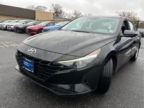 2023 Hyundai ELANTRA SE