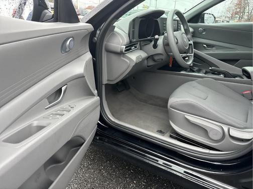 2023 Hyundai ELANTRA SE
