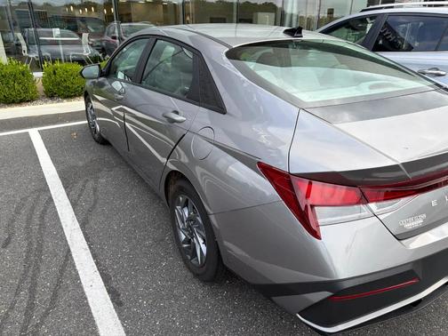 Metal 2024 Hyundai ELANTRA SEL
