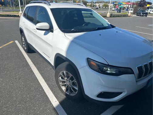 Bright White Clearcoat 2019 Jeep Cherokee Latitude Plus