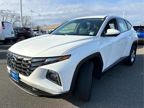 2023 Hyundai TUCSON SE