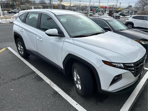 2023 Hyundai TUCSON SE