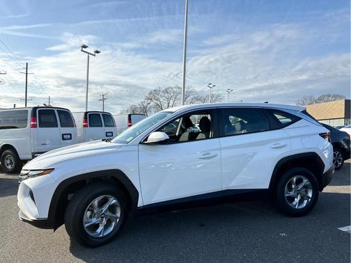 2023 Hyundai TUCSON SE