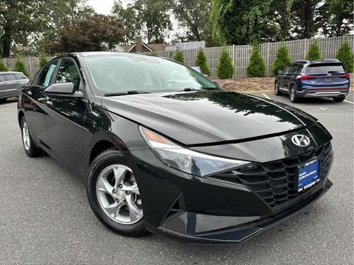 2023 Hyundai ELANTRA SE