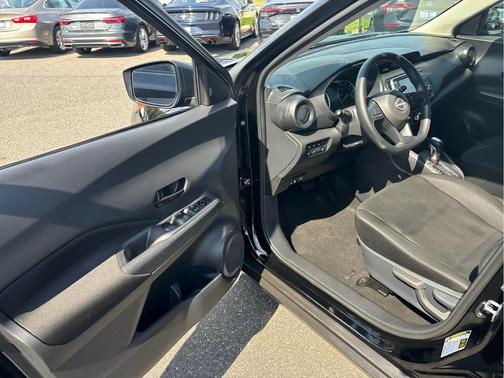 Super Black 2025 Nissan Kicks S