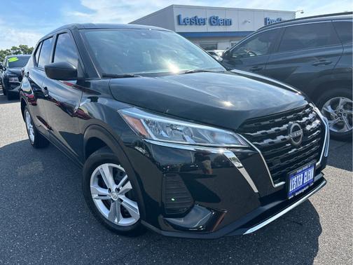 Super Black 2025 Nissan Kicks S