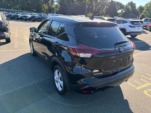 Super Black 2025 Nissan Kicks S