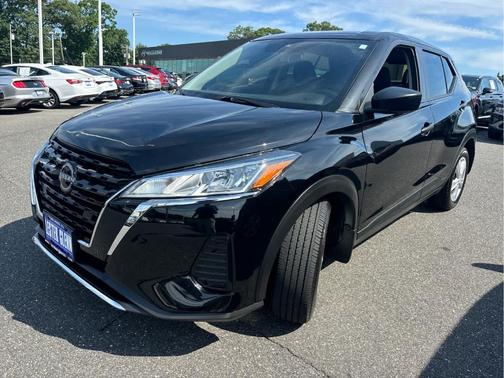 Super Black 2025 Nissan Kicks S
