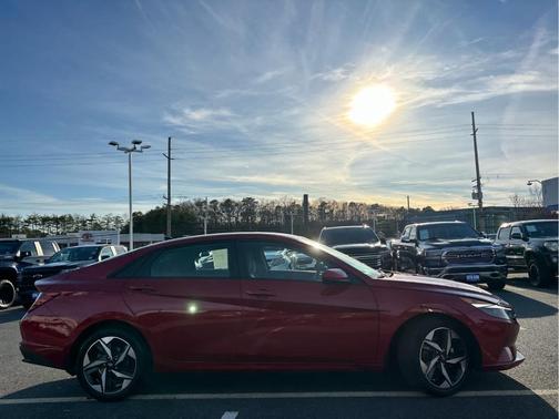 2023 Hyundai ELANTRA SEL