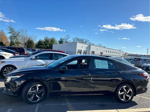2023 Hyundai ELANTRA SEL