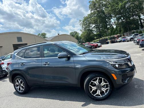2023 Kia Seltos EX