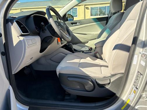 2020 Hyundai TUCSON SE