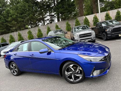 2022 Hyundai ELANTRA SEL