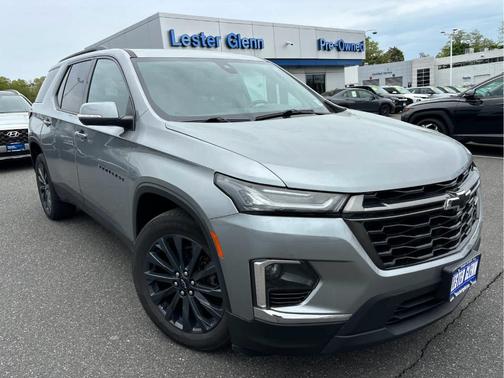 Sterling Gray Metallic 2023 Chevrolet Traverse RS