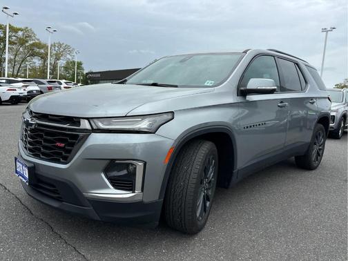 Sterling Gray Metallic 2023 Chevrolet Traverse RS