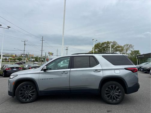 Sterling Gray Metallic 2023 Chevrolet Traverse RS