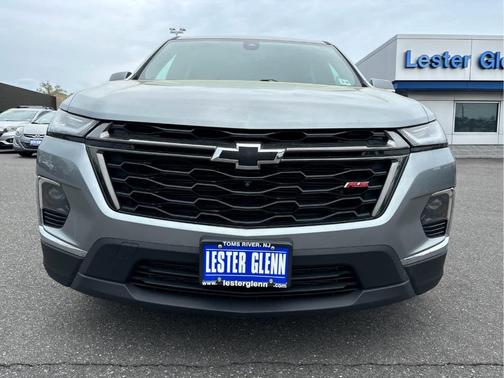 Sterling Gray Metallic 2023 Chevrolet Traverse RS
