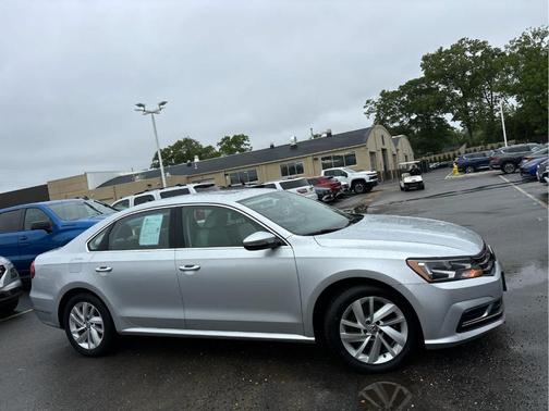 2018 Volkswagen Passat 2.0T SE