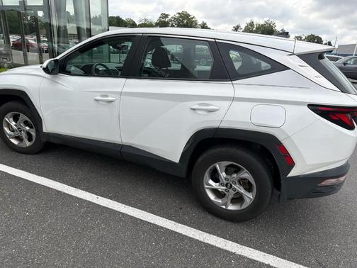 White Pearl 2024 Hyundai TUCSON SE