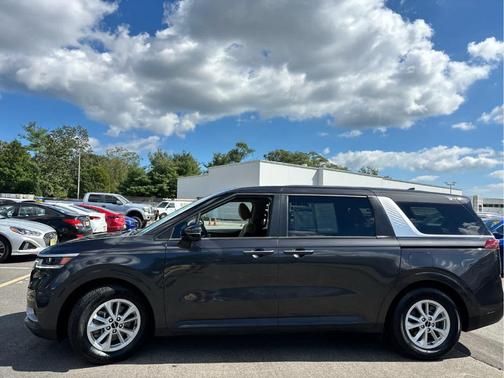 2022 Kia Carnival LXS