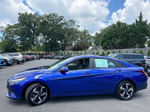 2023 Hyundai ELANTRA SEL