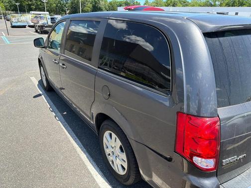 Granite Pearlcoat 2019 Dodge Grand Caravan SE