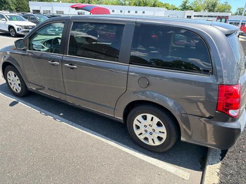 Granite Pearlcoat 2019 Dodge Grand Caravan SE