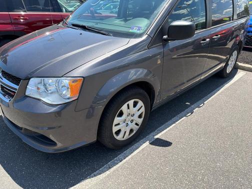 Granite Pearlcoat 2019 Dodge Grand Caravan SE
