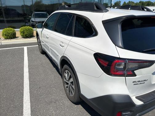 Crystal White Pearl 2021 Subaru Outback Premium