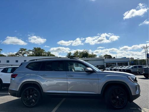 2024 Volkswagen Atlas 2.0T SE