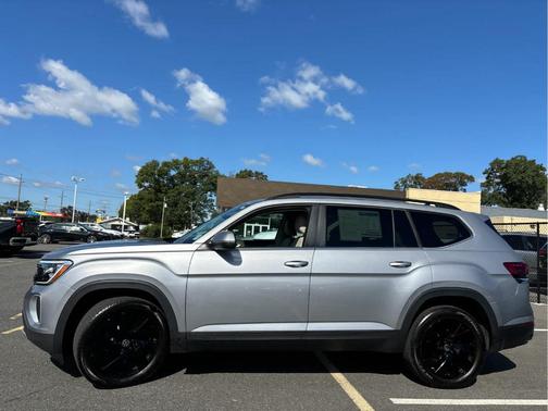2024 Volkswagen Atlas 2.0T SE
