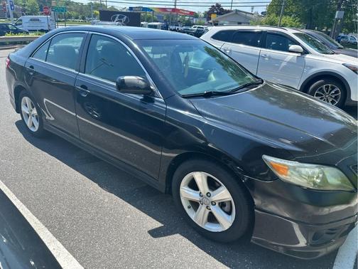 Black 2011 Toyota Camry SE