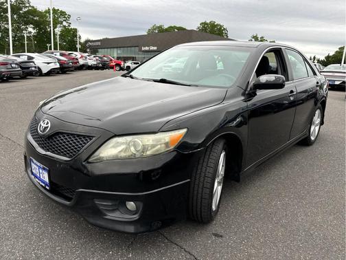 Black 2011 Toyota Camry SE