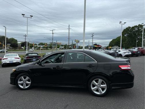 Black 2011 Toyota Camry SE