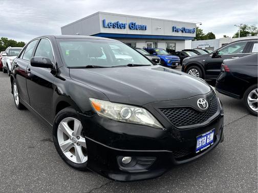 Black 2011 Toyota Camry SE