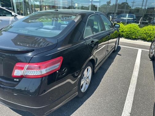 Black 2011 Toyota Camry SE