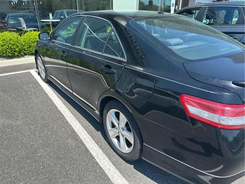 Black 2011 Toyota Camry SE