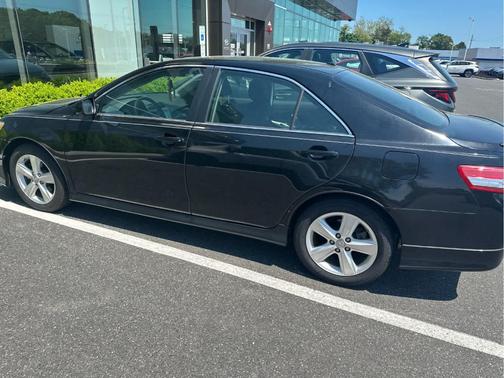 Black 2011 Toyota Camry SE
