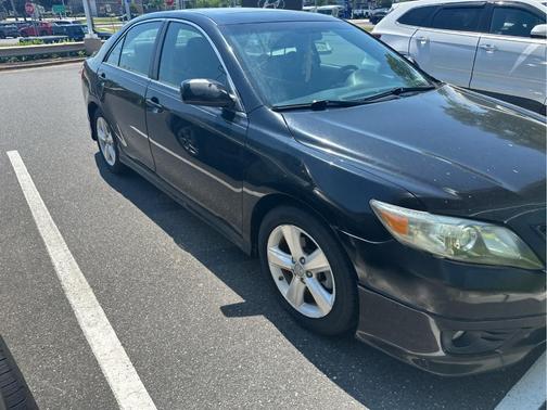 Black 2011 Toyota Camry SE
