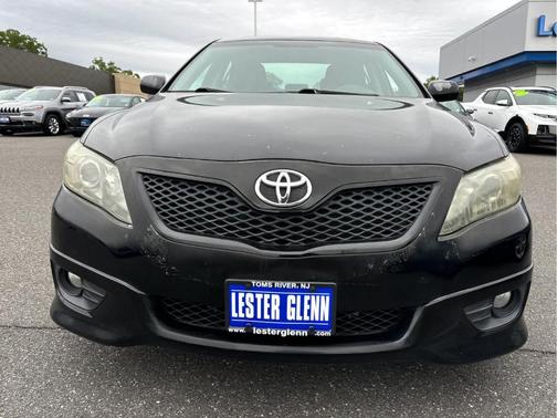 Black 2011 Toyota Camry SE